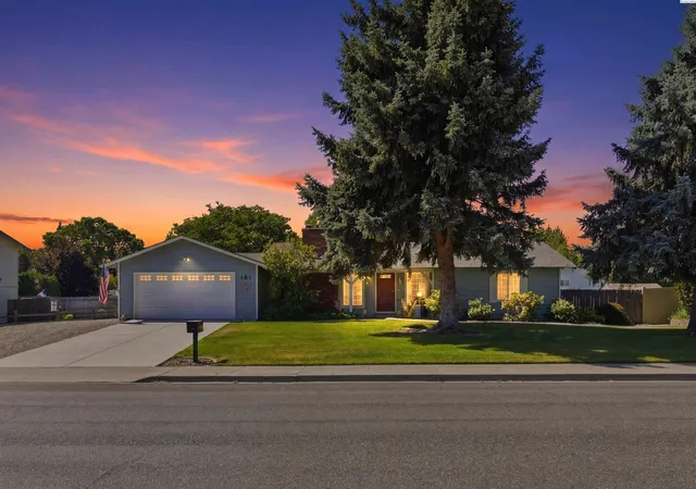 Single family home for sale at 141 Spengler St, Richland, WA 99354 | MLS# PAC294171