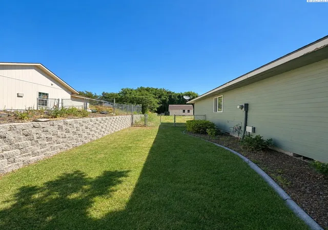 Photo 3 of Single family home for sale at 262 Rachel Rd, Kennewick, WA 99338 | MLS# PAC294381 | Listing updated on 2026-10-17