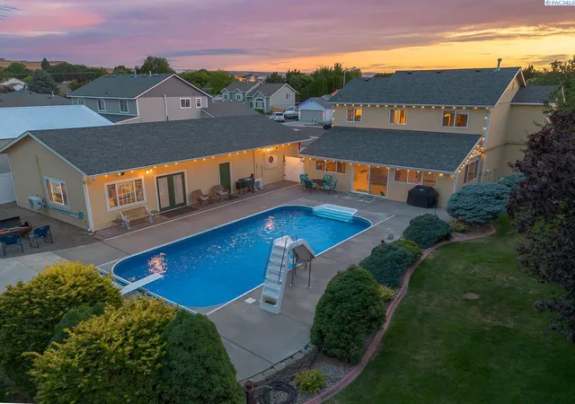 Photo 3 of Single family home for sale at 407 S Young Pl, Kennewick, WA 99336 | MLS# PAC294410 | Listing updated on 2026-10-22