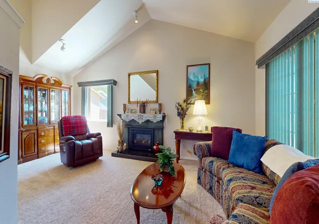 Photo 3 of Single family home for sale at 407 S Young Pl, Kennewick, WA 99336 | MLS# PAC294410 | Listing updated on 2026-10-22