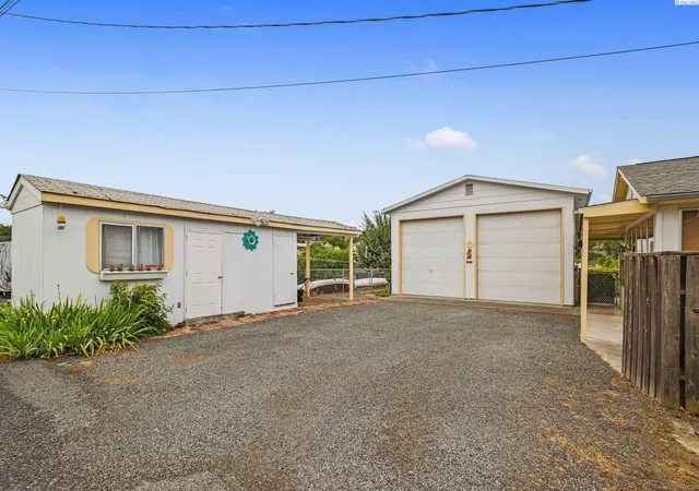 Photo 2 of Single family home for sale at 1721 3rd Street, Lewiston, ID 83501 | MLS# PAC294423 | Listing updated on 2026-10-17