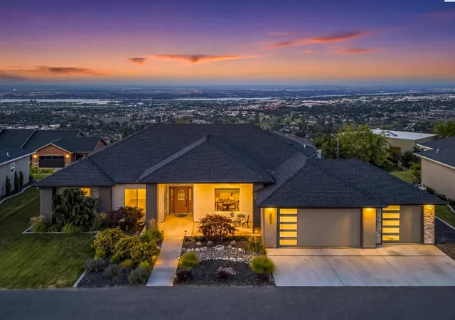 Photo 1 of Single family home for sale at 2521 Falconcrest Loop, Richland, WA 99352 | MLS# PAC294514 | Listing updated on 2026-10-15