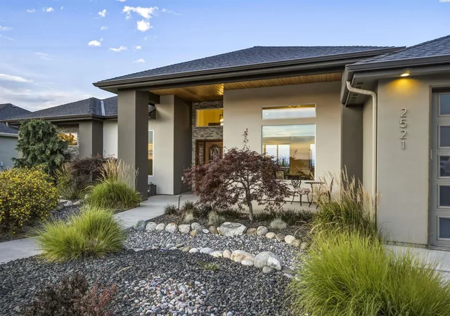 Photo 3 of Single family home for sale at 2521 Falconcrest Loop, Richland, WA 99352 | MLS# PAC294514 | Listing updated on 2026-10-15