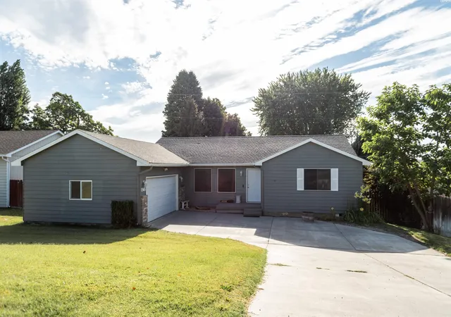 Photo 1 of Single family home for sale at 1565 NE 11th Street, Benton City, WA 99320 | MLS# PAC294533 | Listing updated on 2026-10-23