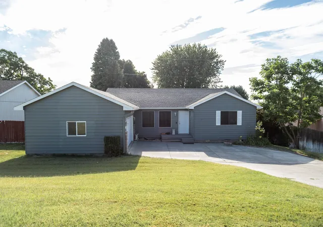 Photo 3 of Single family home for sale at 1565 Ne 11th Street, Benton City, WA 99320 | MLS# PAC294533 | Listing updated on 2026-10-23