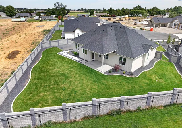 Photo 2 of Single family home for sale at 7713 Allison Ct, Pasco, WA 99301 | MLS# PAC294536 | Listing updated on 2026-10-17