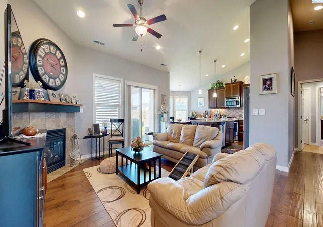 Photo 3 of Single family home for sale at 1311 Platinum Pl, West Richland, WA 99353 | MLS# PAC294581 | Listing updated on 2026-10-22