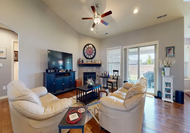 Photo 3 of Single family home for sale at 1311 Platinum Pl, West Richland, WA 99353 | MLS# PAC294581 | Listing updated on 2026-10-22
