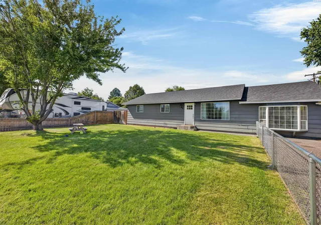 Single family home for sale at 3613 W Havstad, Pasco, WA 99301 | MLS# PAC294585