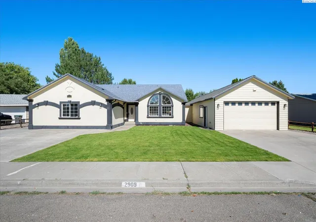 Photo 1 of Single family home for sale at 2909 S Yelm St, Kennewick, WA 99337 | MLS# PAC294703 | Listing updated on 2026-10-15