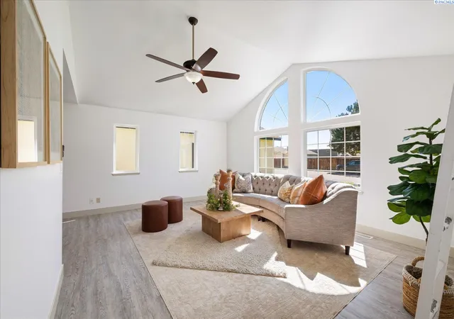 Photo 3 of Single family home for sale at 2909 S Yelm St, Kennewick, WA 99337 | MLS# PAC294703 | Listing updated on 2026-10-15