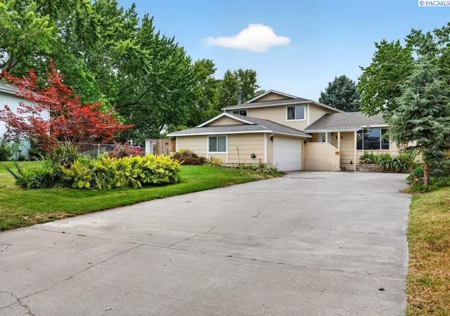 Photo 3 of Single family home for sale at 2105 Pheasant Ln, West Richland, WA 99353 | MLS# PAC294727 | Listing updated on 2026-10-16