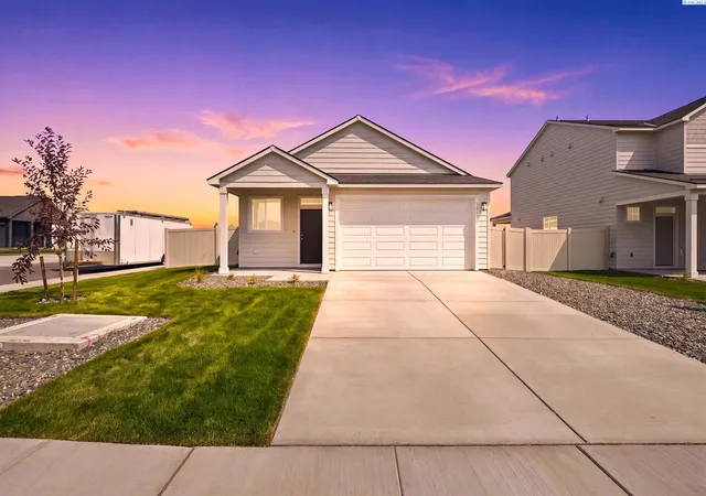Photo 1 of Single family home for sale at 1422 Lena Ave, Benton City, WA 99320 | MLS# PAC294745 | Listing updated on 2026-10-28