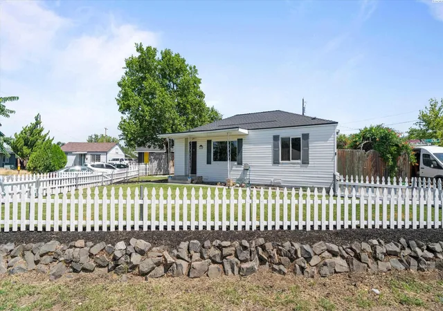 Photo 1 of Single family home for sale at 1008 Adams St, Richland, WA 99352 | MLS# PAC294775 | Listing updated on 2026-10-14