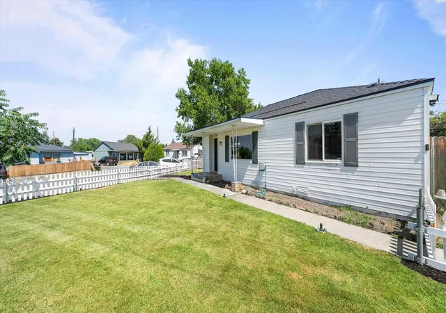 Photo 2 of Single family home for sale at 1008 Adams St, Richland, WA 99352 | MLS# PAC294775 | Listing updated on 2026-10-14