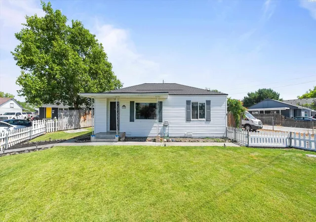 Photo 3 of Single family home for sale at 1008 Adams St, Richland, WA 99352 | MLS# PAC294775 | Listing updated on 2026-10-14