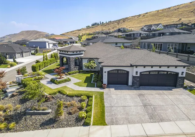 Photo 2 of Single family home for sale at 1412 Meadow Hills Dr, Richland, WA 99352 | MLS# PAC294789 | Listing updated on 2026-10-16