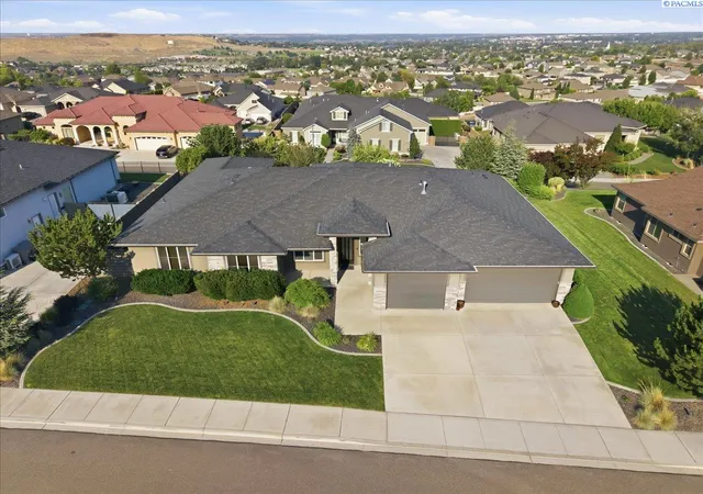 Single family home for sale at 1632 Naples Ln, Richland, WA 99352 | MLS# PAC294790