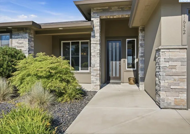 Photo 2 of Single family home for sale at 1632 Naples Ln, Richland, WA 99352 | MLS# PAC294790 | Listing updated on 2026-10-17