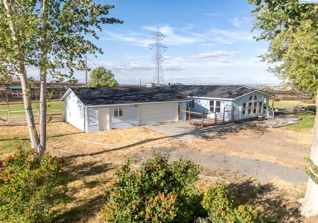 Photo 2 of Manufactured home for sale at 63208 N Whan Rd, Benton City, WA 99320 | MLS# PAC294800 | Listing updated on 2026-10-19