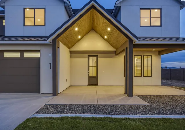 Photo 3 of Single family home for sale at 1 Lily Ln, Pasco, WA 99301 | MLS# PAC294813 | Listing updated on 2026-10-27