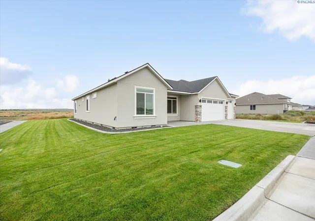 Photo 3 of Single family home for sale at 8813 Dusty Maiden Dr, Pasco, WA 99301 | MLS# PAC294851 | Listing updated on 2026-10-16
