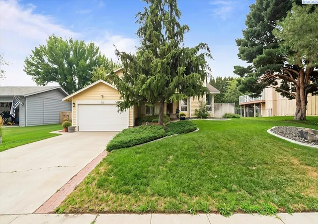 Photo 1 of Single family home for sale at 8720 W Falls Ave, Kennewick, WA 99336 | MLS# PAC294864 | Listing updated on 2026-10-17