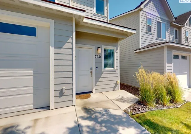 Photo 3 of Townhouse for sale at 3934 W 5th Place, Kennewick, WA 99337 | MLS# PAC294866 | Listing updated on 2026-10-22