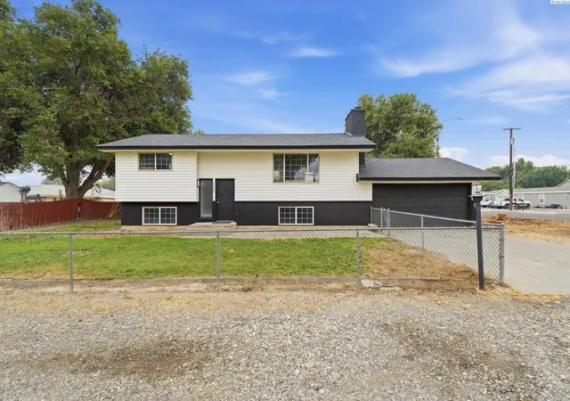 Photo 1 of Single family home for sale at 1828 W 19th Avenue, Kennewick, WA 99337 | MLS# PAC294885 | Listing updated on 2026-10-14