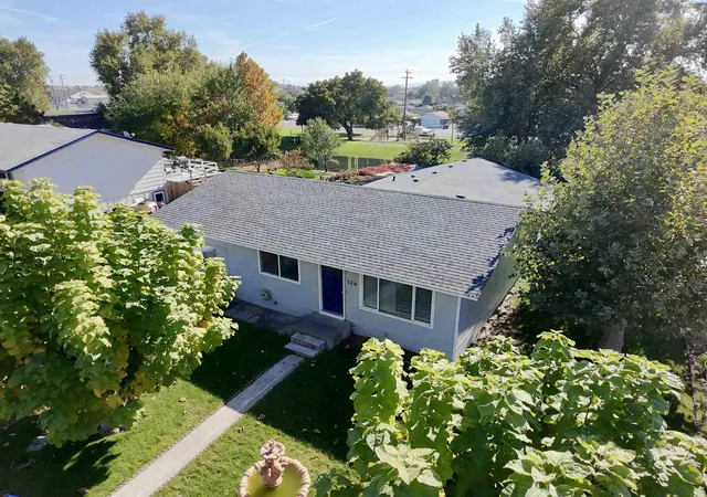 Single family home for sale at 736 W Leola St, Pasco, WA 99301 | MLS# PAC294959
