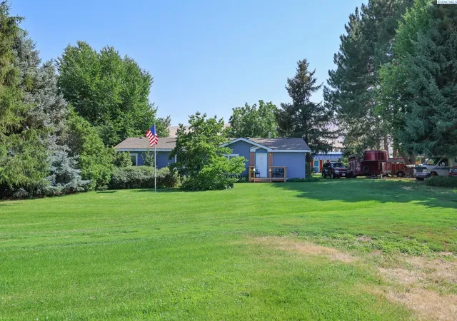 Manufactured home for sale at 86503 W Old Inland Empire Hwy, Prosser, WA 99350 | MLS# PAC295013