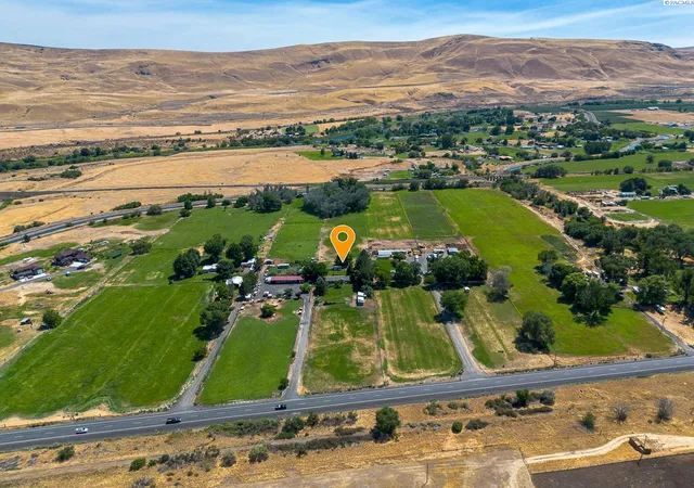 Photo 2 of Manufactured home for sale at 86503 W Old Inland Empire Hwy, Prosser, WA 99350 | MLS# PAC295013 | Listing updated on 2026-10-14