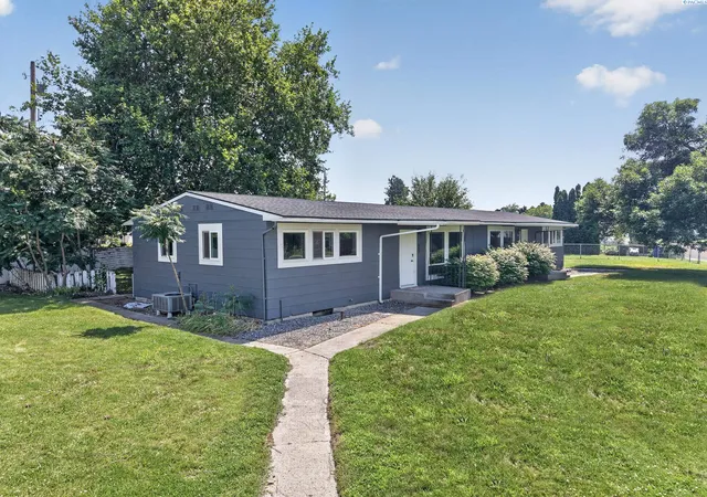 Photo 2 of Townhouse for sale at 1016 #b Cedar St, Richland, WA 99354 | MLS# PAC295032 | Listing updated on 2026-10-15
