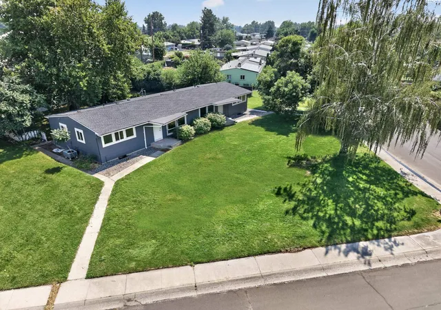 Photo 3 of Townhouse for sale at 1016 #b Cedar St, Richland, WA 99354 | MLS# PAC295032 | Listing updated on 2026-10-15