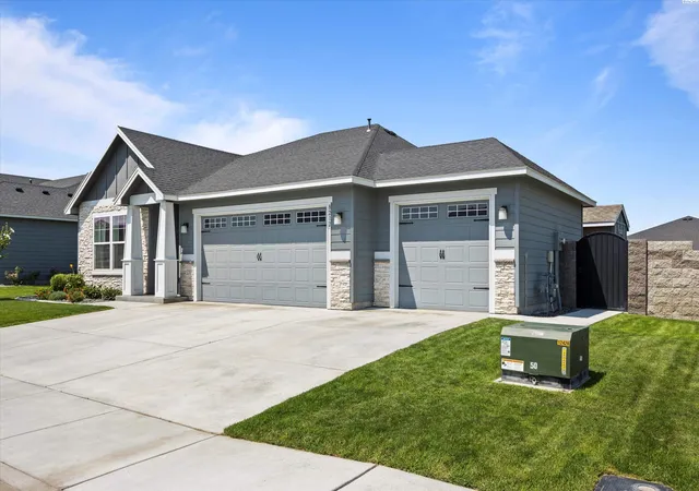 Photo 3 of Sale Pending at 8212 Fernow St, West Richland, WA 99353 | MLS# PAC295067 | Listing updated on 2026-10-21