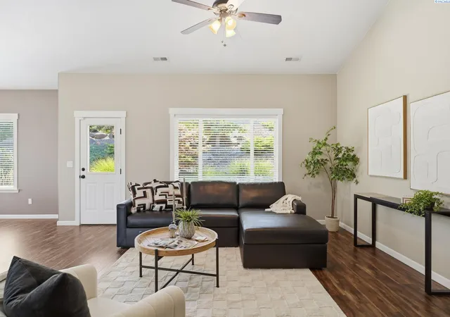 Photo 3 of Single family home for sale at 611 Hunter St, Richland, WA 99352 | MLS# PAC295083 | Listing updated on 2026-10-20