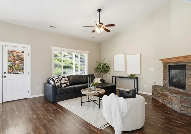Photo 4 of Single family home for sale at 611 Hunter St, Richland, WA 99352 | MLS# PAC295083 | Listing updated on 2026-10-20