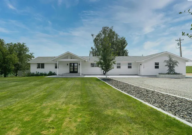 Photo 2 of Single family home for sale at 1181 W Sagemoor, Pasco, WA 99301 | MLS# PAC295123 | Listing updated on 2026-10-23