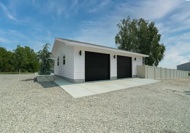 Photo 3 of Single family home for sale at 1181 W Sagemoor, Pasco, WA 99301 | MLS# PAC295123 | Listing updated on 2026-10-23