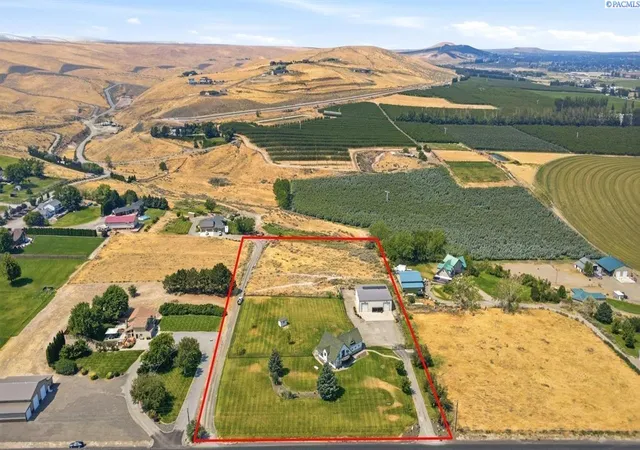 Single family home for sale at 44208 S Fremont St, Kennewick, WA 99337 | MLS# PAC295126