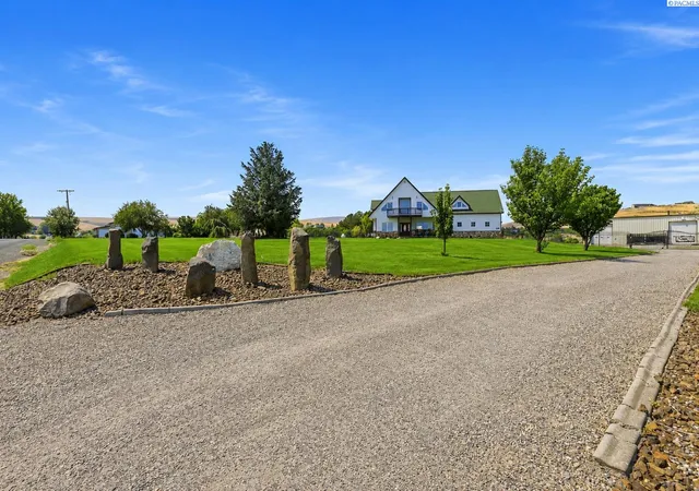Photo 2 of Single family home for sale at 44208 S Fremont St, Kennewick, WA 99337 | MLS# PAC295126 | Listing updated on 2026-10-16