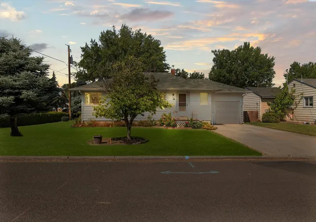 Photo 2 of Single family home for sale at 28 Sw Evans Ave, College Place, WA 99324 | MLS# PAC295129 | Listing updated on 2026-10-21