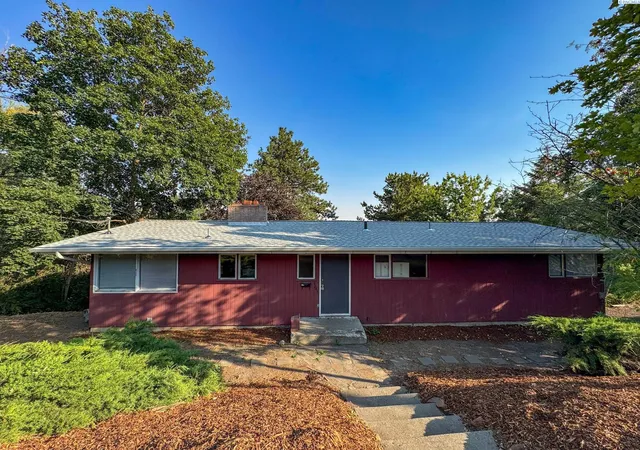 Photo 1 of Sale Pending at 1645 Ne Lower Dr, Pullman, WA 99163 | MLS# PAC295135 | Listing updated on 2026-10-20