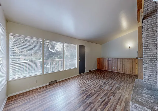 Photo 3 of Sale Pending at 1645 Ne Lower Dr, Pullman, WA 99163 | MLS# PAC295135 | Listing updated on 2026-10-20