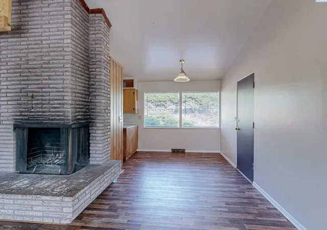 Photo 4 of Sale Pending at 1645 NE Lower Dr, Pullman, WA 99163 | MLS# PAC295135 | Listing updated on 2026-10-20