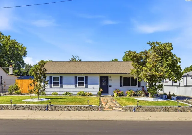 Photo 1 of Single family home for sale at 2006 Tinkle St, Richland, WA 99354 | MLS# PAC295156 | Listing updated on 2026-10-20