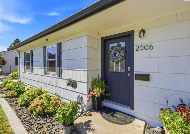 Photo 3 of Single family home for sale at 2006 Tinkle St, Richland, WA 99354 | MLS# PAC295156 | Listing updated on 2026-10-20