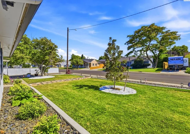 Photo 4 of Single family home for sale at 2006 Tinkle St, Richland, WA 99354 | MLS# PAC295156 | Listing updated on 2026-10-20