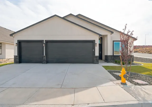 Photo 2 of Single family home for sale at 7287 W 30th Avenue, Kennewick, WA 99338 | MLS# PAC295162 | Listing updated on 2026-10-23