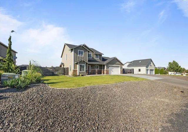 Photo 2 of Single family home for sale at 84622 Summit View Dr, Kennewick, WA 99338 | MLS# PAC295164 | Listing updated on 2026-10-21